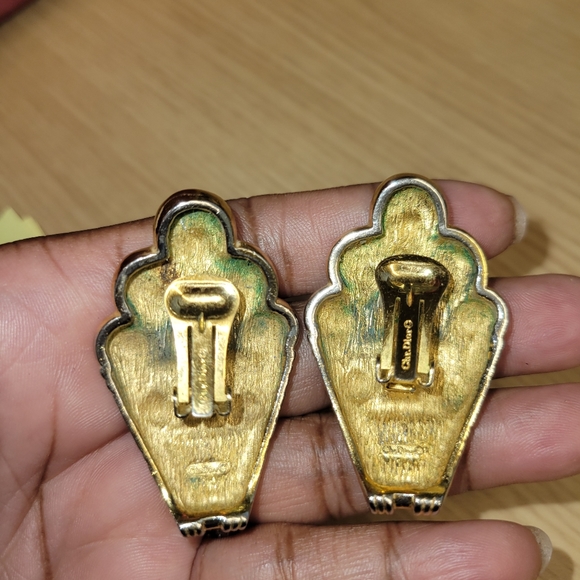 CHRISTIAN DIOR GOLD PLATED CLIPON EARRINGS - Picture 4 of 4